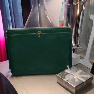 Tory burch robinson wristlet